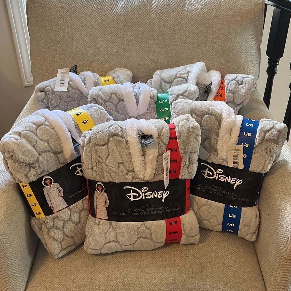 Disney Mickey & Minnie Lounger with Cozy
Hood / Grey (SM/M/L/XL/XXL) NWT